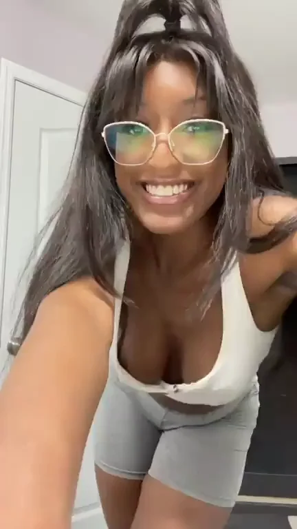 Happy Monday! Does my smile make you smile too?