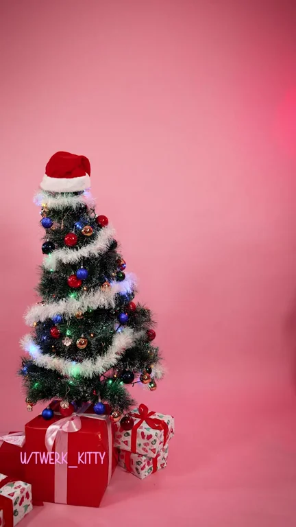 Twerk Kitty's Christmas Elf Slut Wants Your Cock Under the Tree