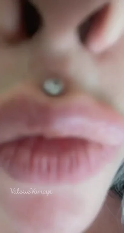 Which lips are you kissing first?