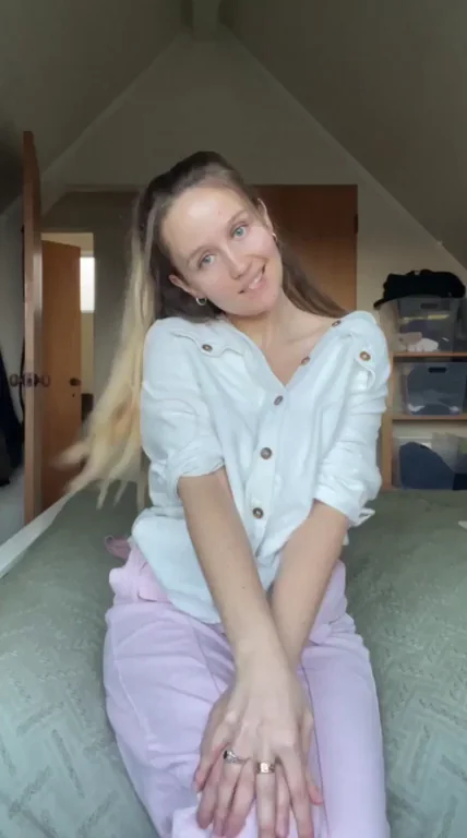 When baggy clothes hide the cutest mom curves; did you enjoy? ?