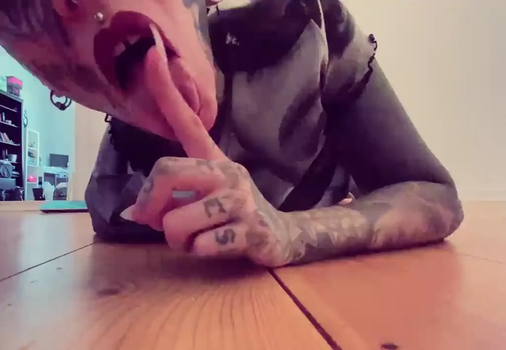 Why have 1 tongue when u can have 2 ?