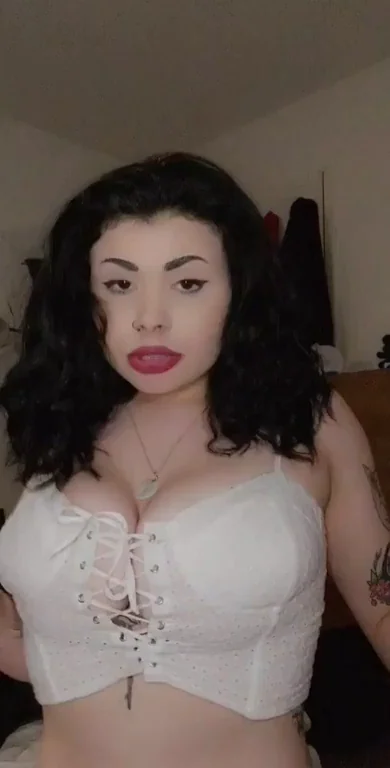 Do you like my new top or do you like it better off ?