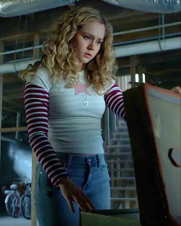 Brec Bassinger -Stargirl-S02 E08