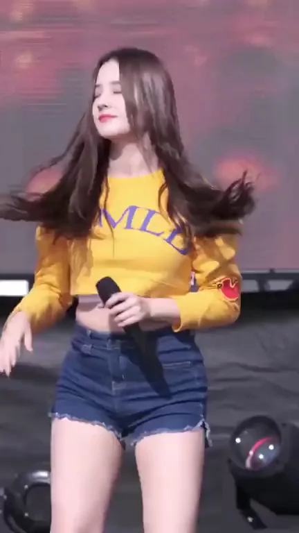 NANCY - MOMOLAND (4K VERSION)
