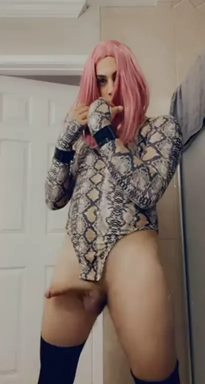 she’s waving at youuu