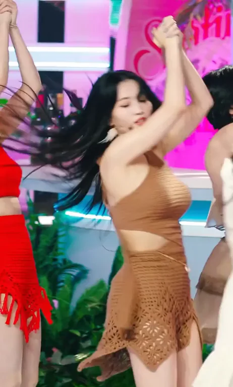 TWICE - Momo