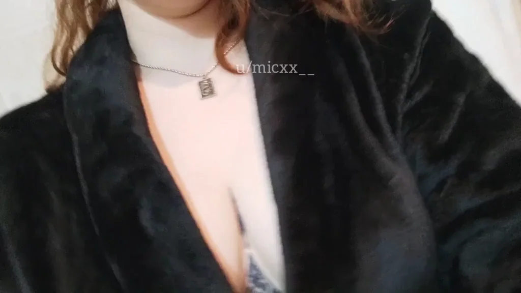 Titty reveal ? do you like natural and pierced tits?