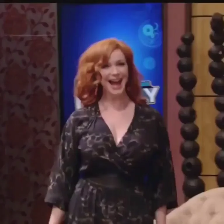 Christina Hendricks' Massive Tits Bounce While She Struts 🔥🍑