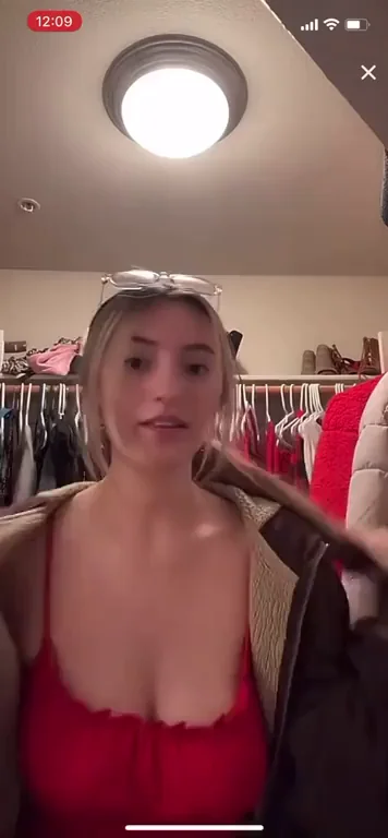 Red Top Boob Tease Wins Big! 🔥🍒