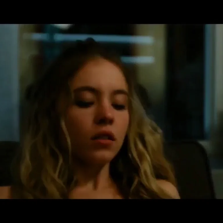 Sydney Sweeney giving her audience a taste of voyeurism ("The Voyeurs")
