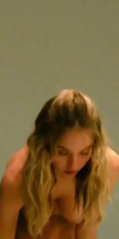 Sydney Sweeney - The Voyeurs (Mobile Crop Slo-Mo 60 FPS)