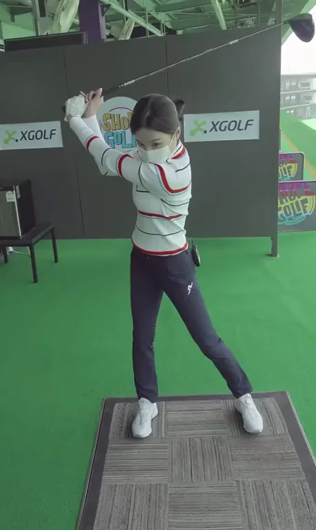 🔥 EXID Solji Swinging That Juicy Ass on the Golf Course 💦⛳