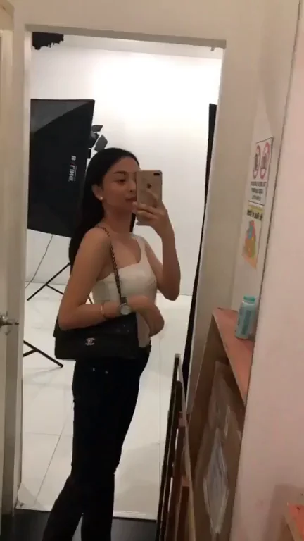 Asian Hottie's Tight Jeans Tease Mirror Selfie