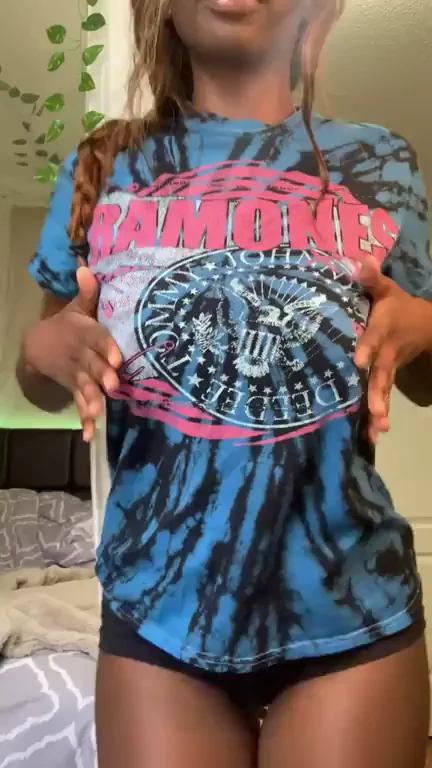 Jamaican Bombshell's Massive Tits Tease: Ever Fucked These?