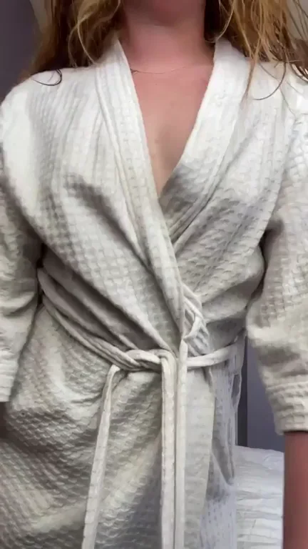 🔥 Small Tits Big Ass Tease in Steamy Robe 😈🍑
