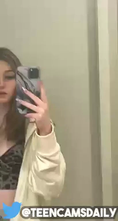 WOW!! SHE IS HOT!! ??