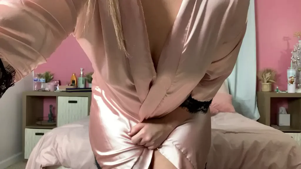 PAWG Brunette Bends Over: Eat This Juicy Ass?