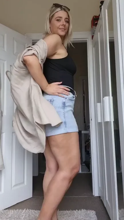 Sometimes the urge just takes me. So I find the best solution is no bra ?