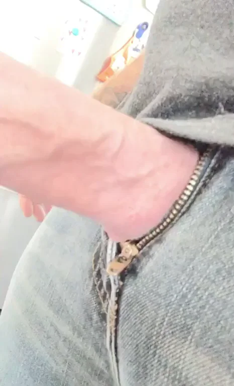 Flaunting My Massive Fat Cock Throbbing Out 😈🍆💦