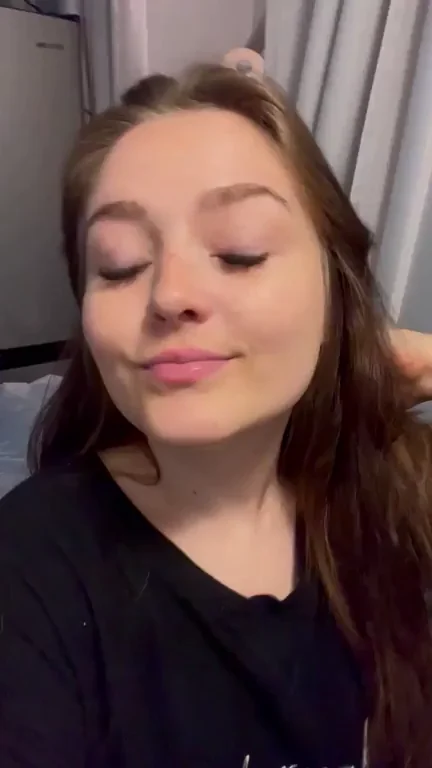 Are you a fan of a wet pink pussy? ???