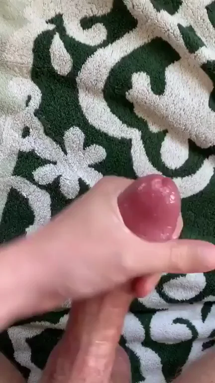 Stop scrolling and cum with me