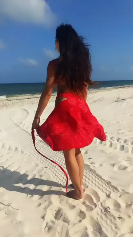 Merry Christmas Beach Tease! 🌴🔥🍑