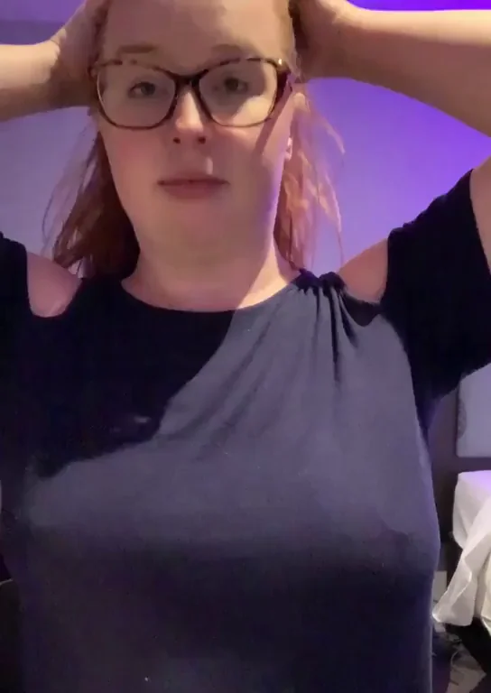 Cute Glasses Girl's Bouncy Titty Reveal 😍🍈🍈