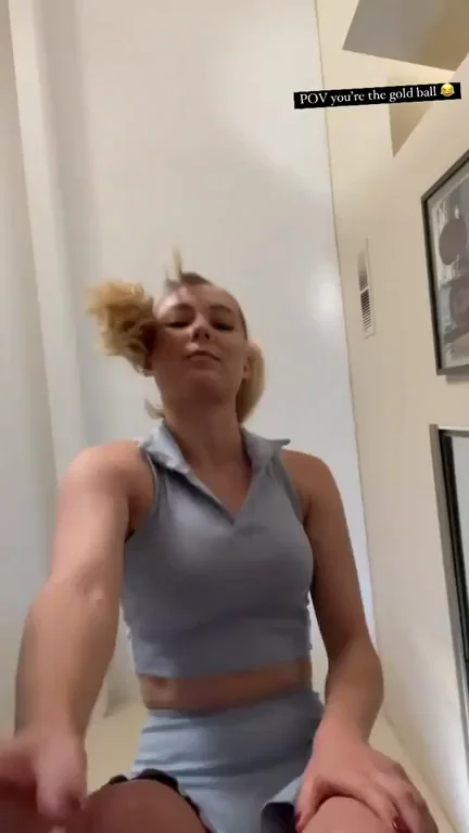 Twitch Slut's Skirt Tease: Thick Ass Upskirt Dump