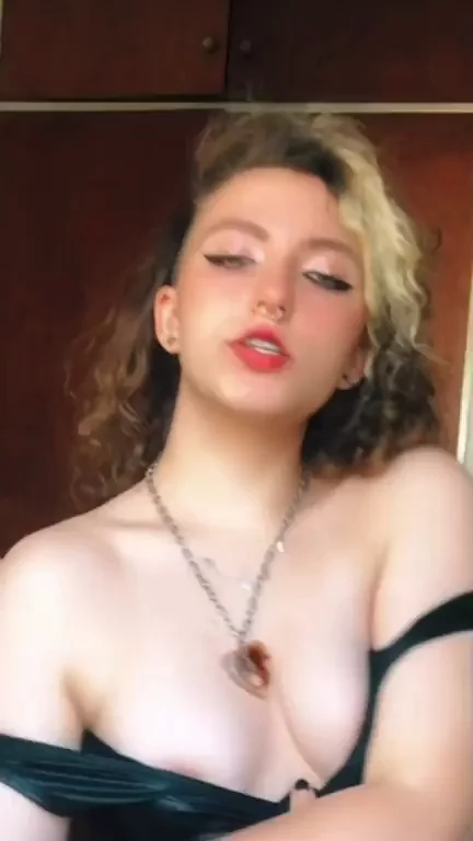Petite Teen Slut Makes Big Dicks Throb Hard 😈🍆💦