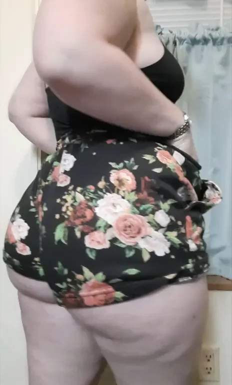 I normally see smaller women on here, but my body type definitely fits ? [STBA]