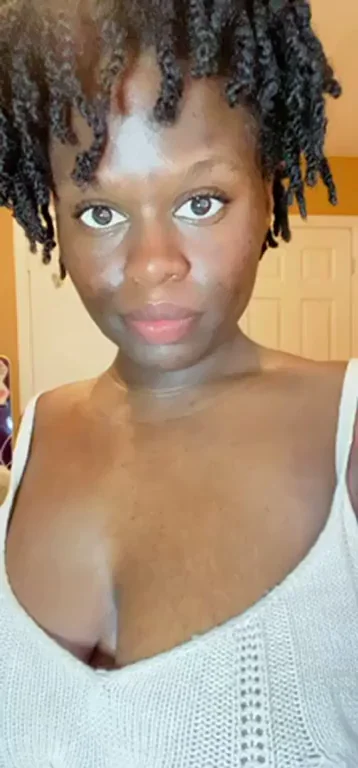 Ebony Babe's Juicy Nipples Beg for Your Wet Tongue 👅🍫