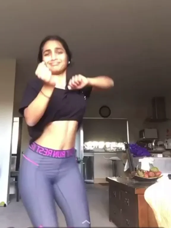 Wanna Pound My Hot Indian Stepsis? 🔥🍑