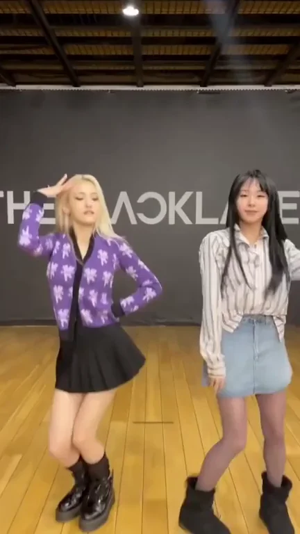 🔥 Twice Chaeyoung & Somi Sexy Dance Tease 💦
