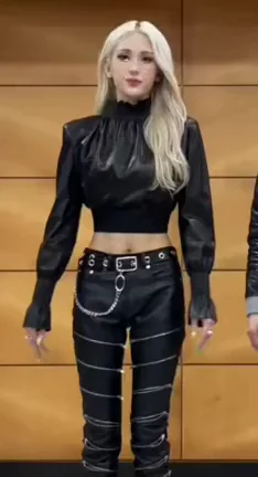 Jeon Somi’s Leather-Clad K-Pop Tease 🔥🍑