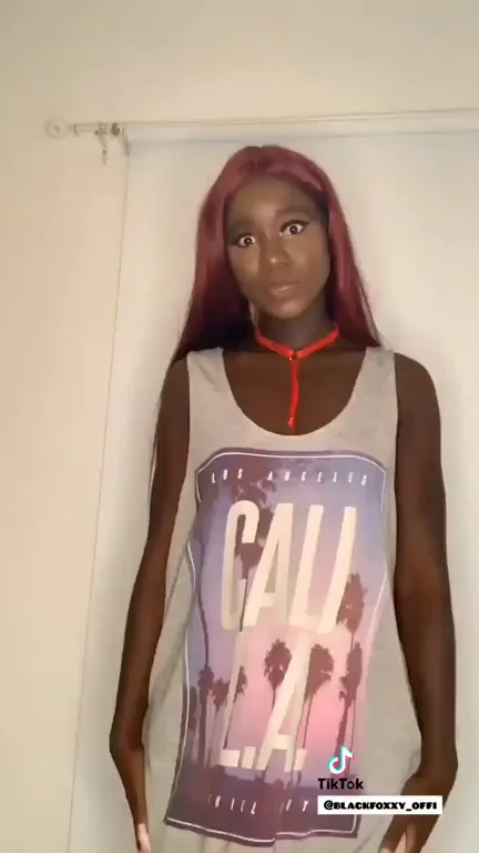 Ebony Babe's Fiery Lingerie Tease 🔥🍑