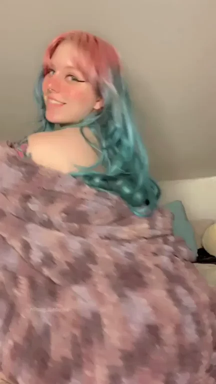 🍑 Massive Booty Alt Babe Flashes Shaved Pussy 🔥