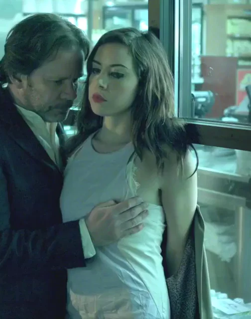Aubrey Plaza - Playing with the plot in 'Ned Rifle'