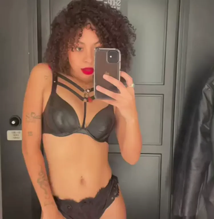 Ebony Babe's Naughty Fitting Room Tease 💋🖤