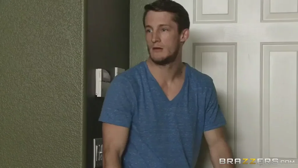 Sneaky MILF Mom's Forbidden Backdoor Creep