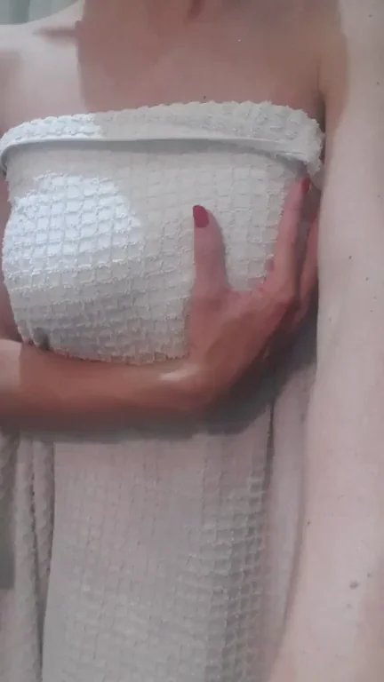 [F] Titty Tuesday wants Titty Drop ? do you mind me dropping my Towel instead? ?