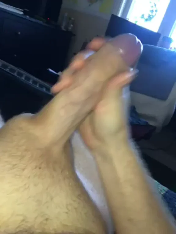 Who wants to see me cum??