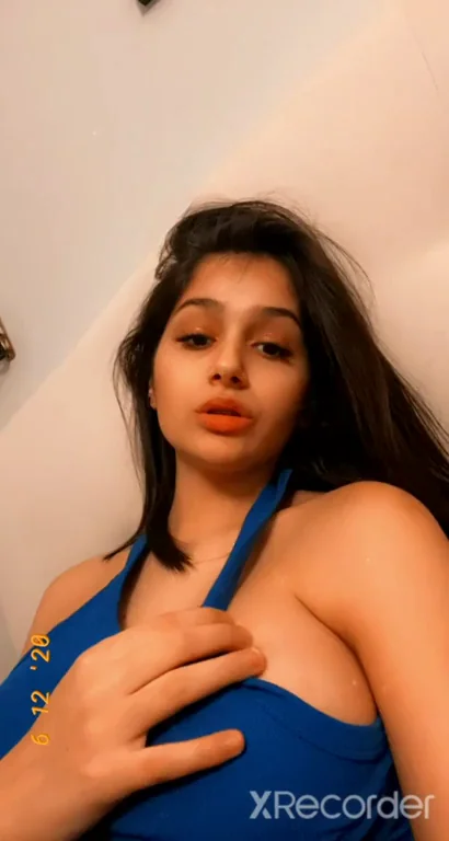 Thick Indian Babe Teases Tits & Twerks Juicy Ass 🍑💦 Grab Folder in Comments!
