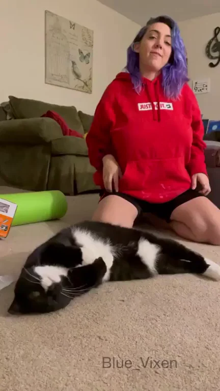 Were you too distracted by my cat and baggy sweatshirt to notice what I was hiding underneath? ?