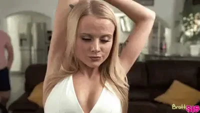 Finger-Fucking My Petite Step-Sis in Yoga Pants 😈👉🍑