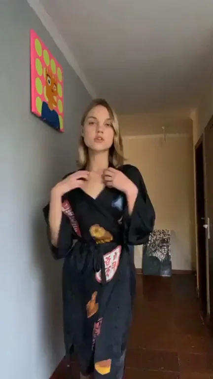 Oops-flashed you my body ?