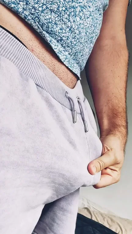 Say Hello to My Massive Thick Cock 🍆💦