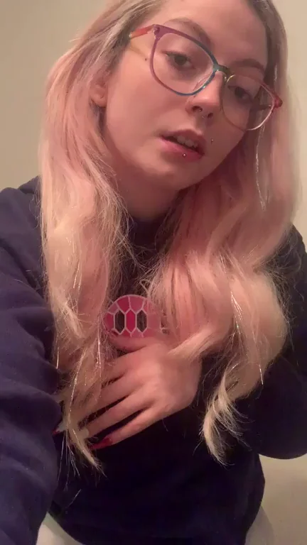 Pale Pink-Haired Tease Unveils Slutty Curves Under Her Hoodie