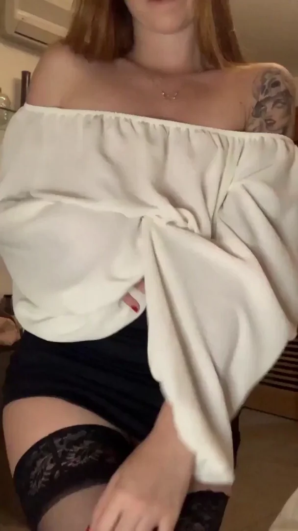 Any Daddy Gooners Craving This Curvy Brazilian Ginger Teen Tease? 🔥🍑