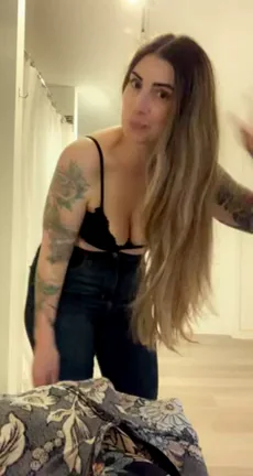 Hot Inked Babe Teases in Lacy Bralette & Tight Jeans 😈💦