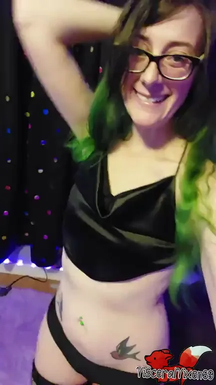 😍 Meet Your New Petite Nerdy Slut [OC] 👓💚
